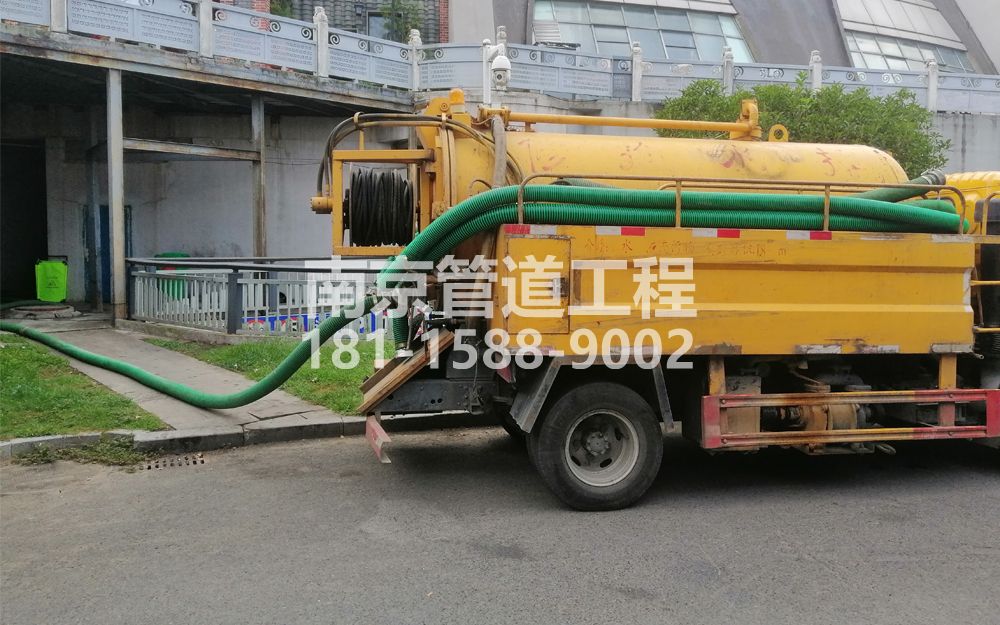277中奥商场隔油池吸污
